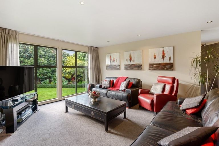 Photo of property in 14 Cam Place, Harewood, Christchurch, 8051