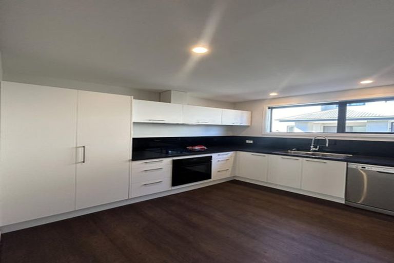 Photo of property in 135 Queenspark Drive, Parklands, Christchurch, 8083