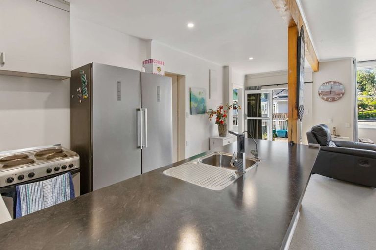 Photo of property in 28 Carrington Street, New Plymouth, 4310