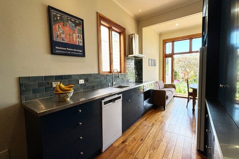 Photo of property in 13 Queen Street, Mount Victoria, Wellington, 6011