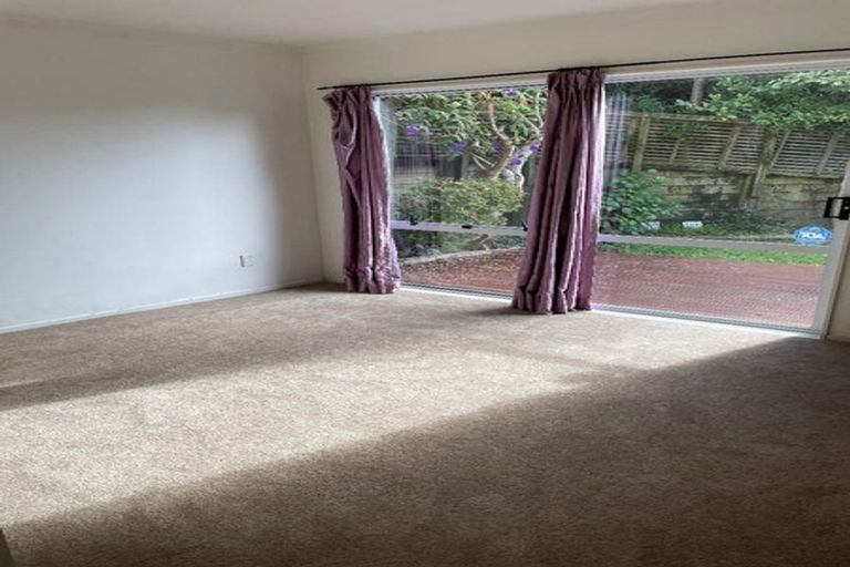 Photo of property in 2/17 Kells Place, Botany Downs, Auckland, 2010