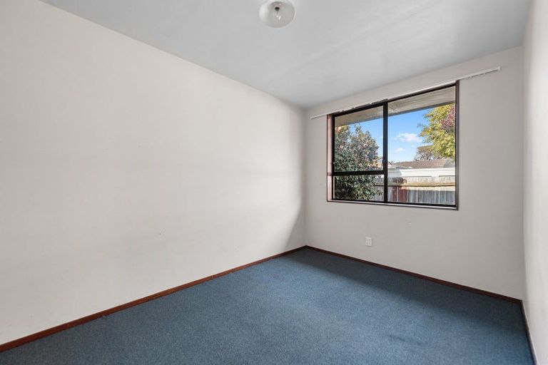Photo of property in 1b Tamarisk Place, Parklands, Christchurch, 8083