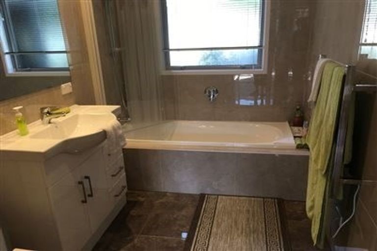 Photo of property in 25d Saltburn Road, Milford, Auckland, 0620