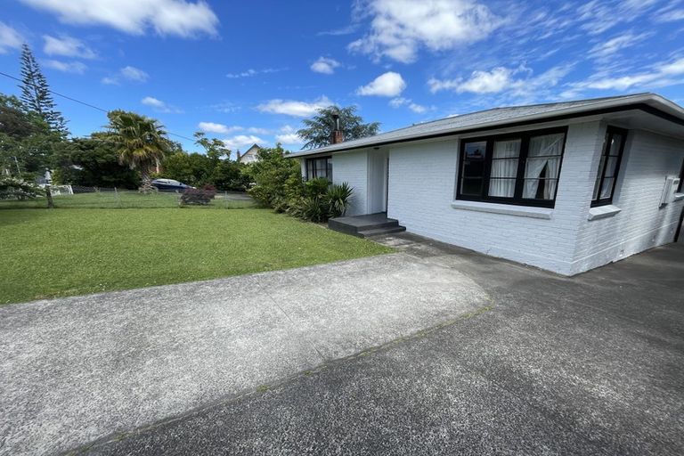 Photo of property in 15 Amberley Avenue, Te Atatu South, Auckland, 0610