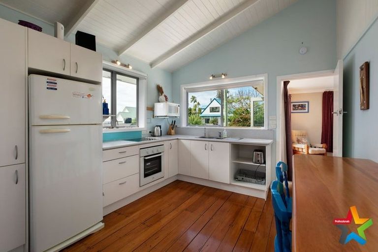Photo of property in 16 Tatai Road, Bowentown, Waihi Beach, 3177