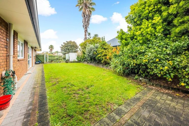 Photo of property in 20 Lothian Brae, Wattle Downs, Auckland, 2103