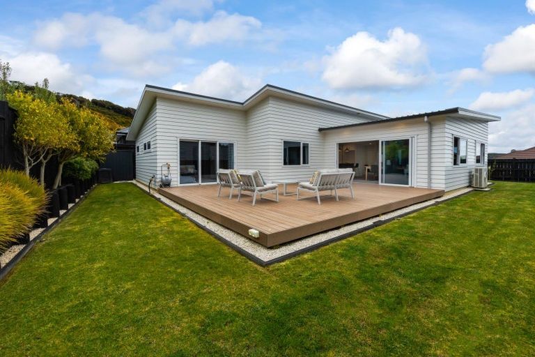 Photo of property in 10 Weatherdeck Close, Whitby, Porirua, 5024