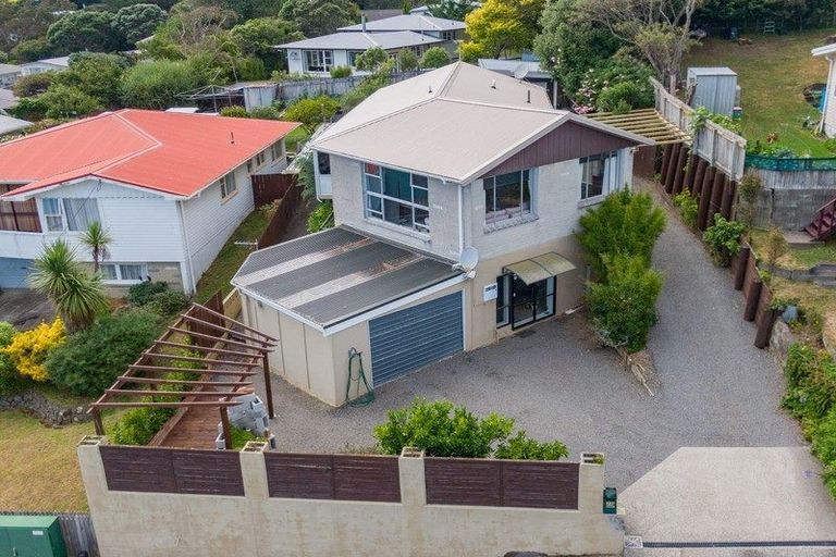 Photo of property in 33 Ernest Street, Ranui, Porirua, 5024