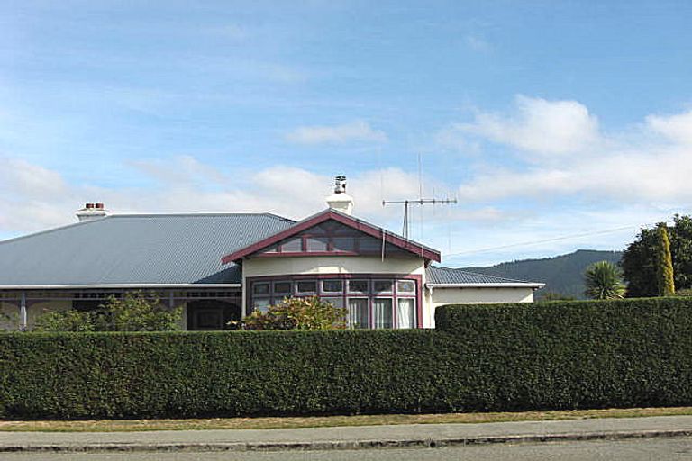 Photo of property in 19 Manse Street, Waimate, 7924