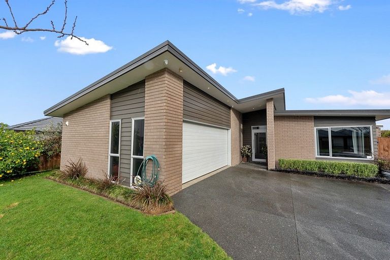 Photo of property in 6 Foxbury Court, Rototuna North, Hamilton, 3210