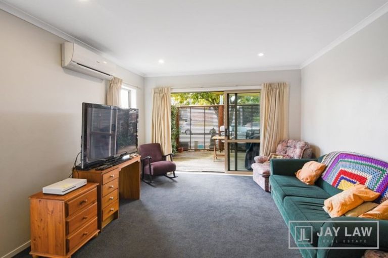 Photo of property in 2/52 Cook Street, Hamilton East, Hamilton, 3216