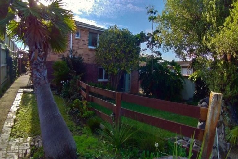 Photo of property in 2/5 Addison Drive, Glendene, Auckland, 0602