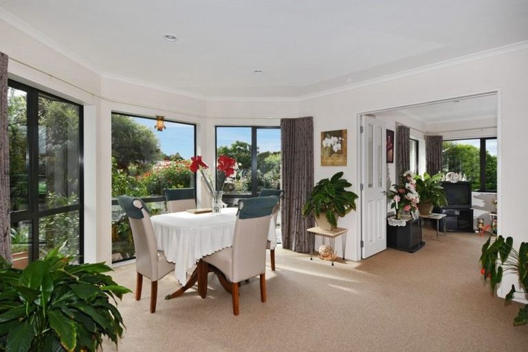 Photo of property in 12 Oakwood Rise, Ngararatunua, Whangarei, 0176