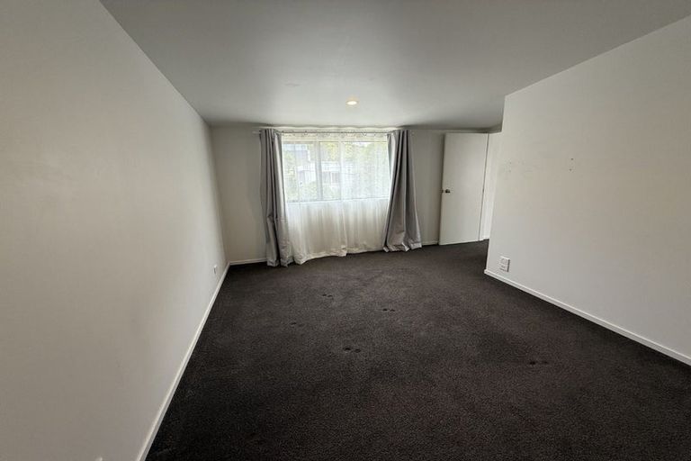 Photo of property in 106a Glanmire Road, Newlands, Wellington, 6037