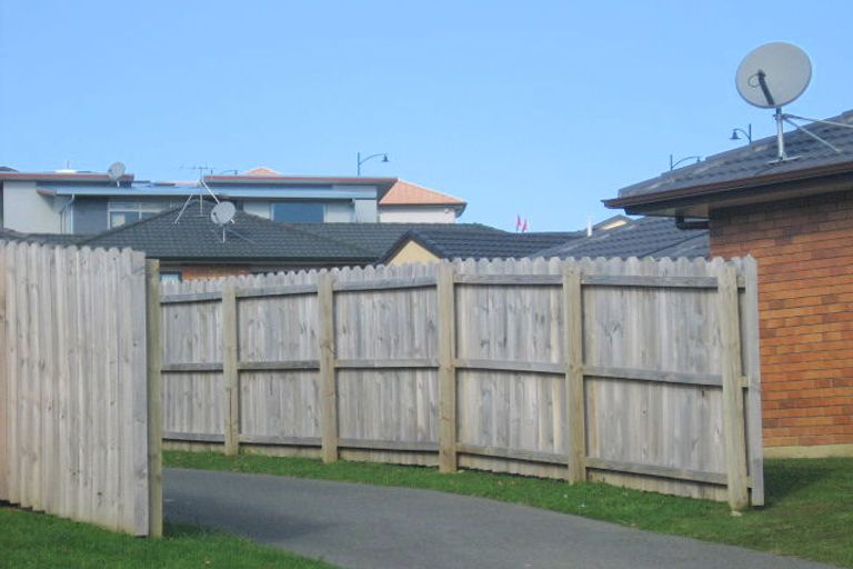 Photo of property in 12 Bibury Avenue, Henderson, Auckland, 0612