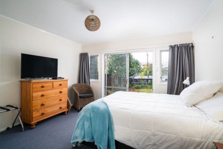 Photo of property in 6 Rainbow Drive, Rainbow Point, Taupo, 3330