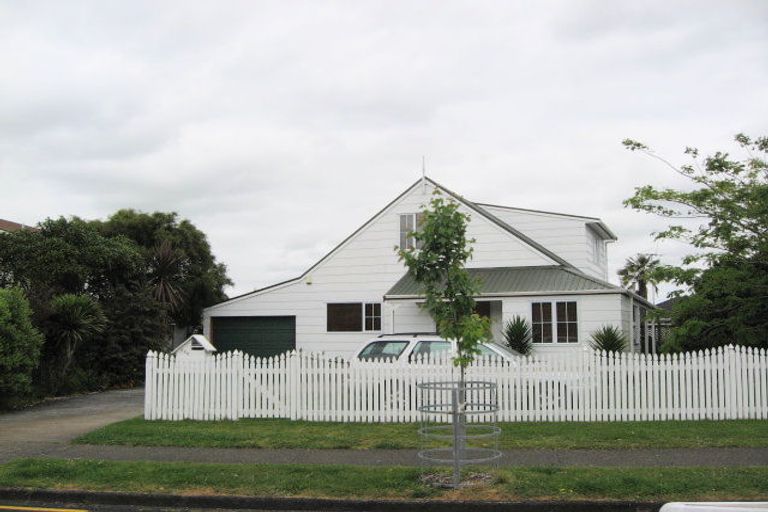 Photo of property in 220 Walter Strevens Drive, Conifer Grove, Takanini, 2112