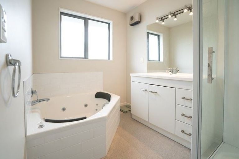 Photo of property in 21 Kestrel Place, Woolston, Christchurch, 8023