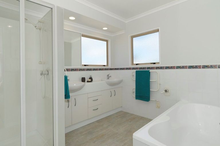 Photo of property in 8 Kippen Way, Mount Maunganui, 3116