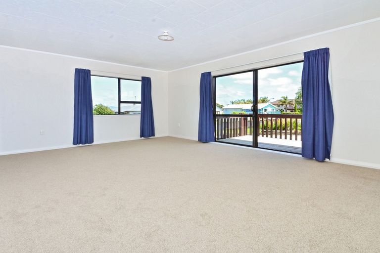 Photo of property in 44a Edgewater Parade, Waiuku, 2123