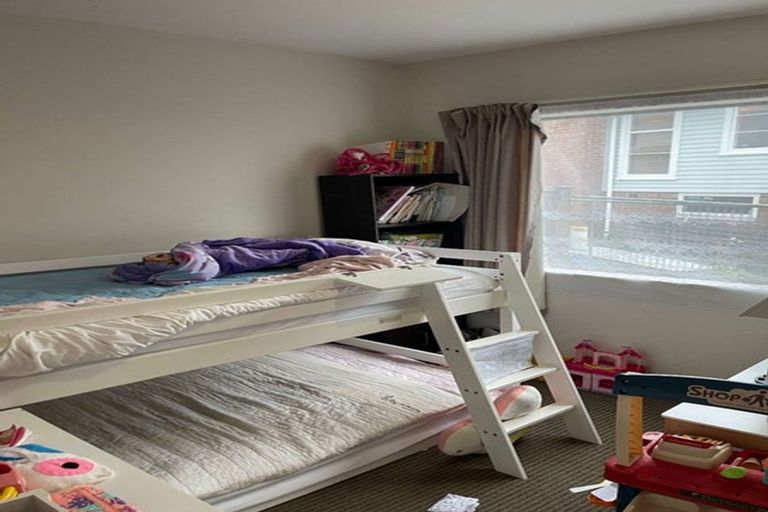 Photo of property in 43 Renata Crescent, Te Atatu Peninsula, Auckland, 0610