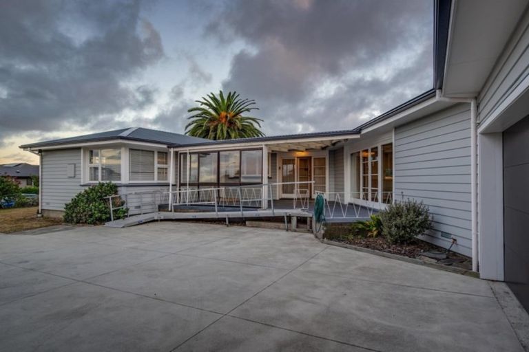 Photo of property in 56 Bickerton Street, Wainoni, Christchurch, 8061