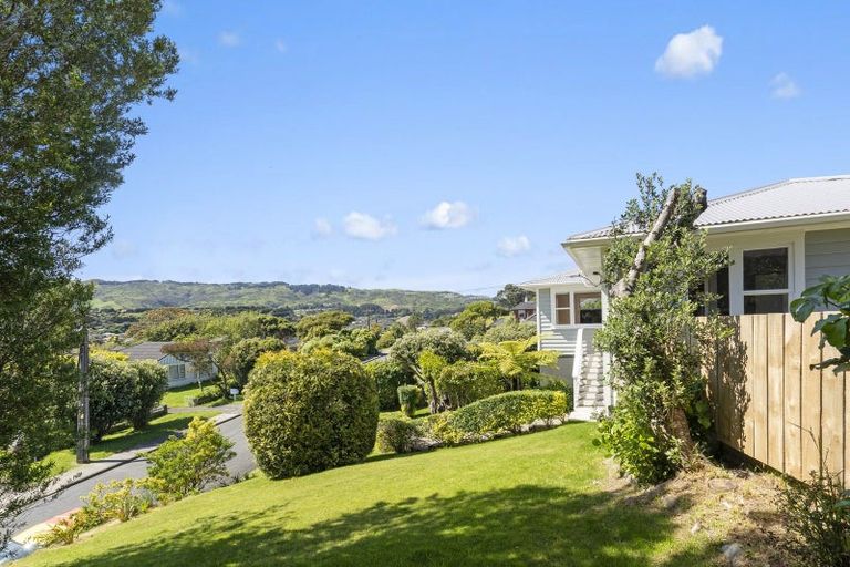 Photo of property in 2 Mascot Street, Tawa, Wellington, 5028