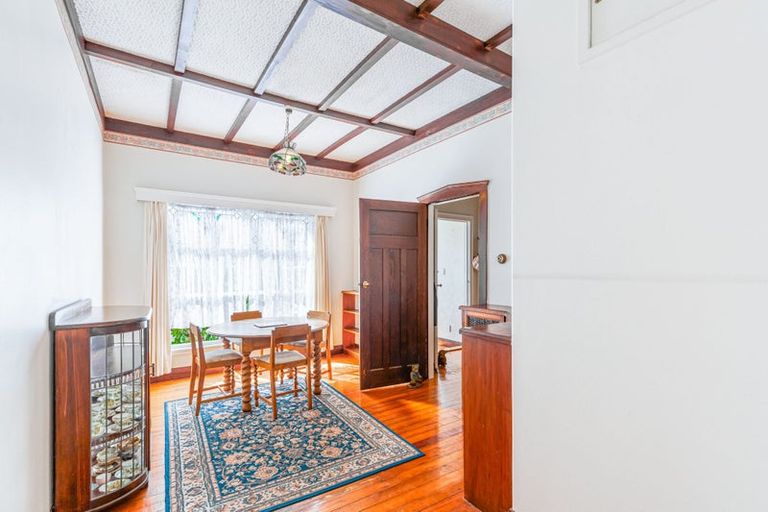 Photo of property in 8 Nikau Street, New Lynn, Auckland, 0600