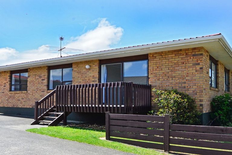 Photo of property in 44a Edgewater Parade, Waiuku, 2123