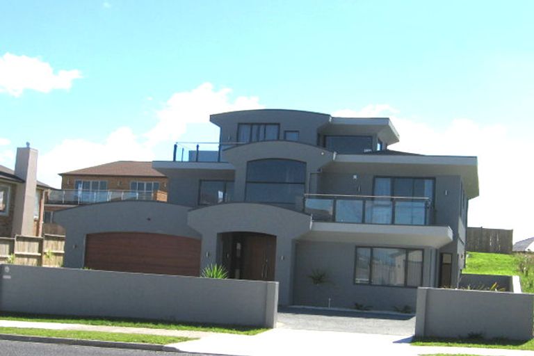 Photo of property in 54 Harbour View Road, Te Atatu Peninsula, Auckland, 0610