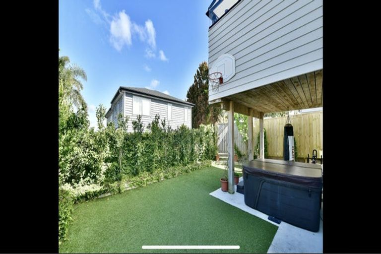 Photo of property in 780 East Coast Road, Oteha, Auckland, 0630