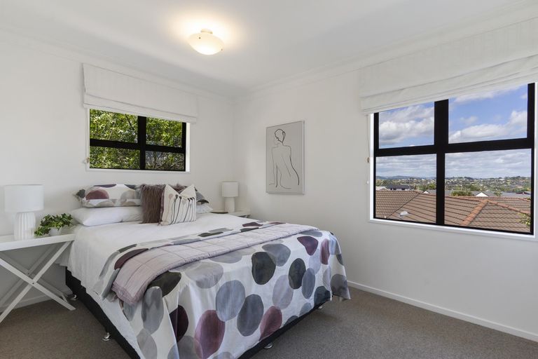 Photo of property in 27 Lexington Drive, Botany Downs, Auckland, 2010