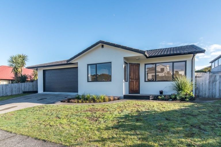 Photo of property in 121 Queens Road, Waikanae Beach, Waikanae, 5036