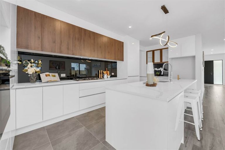 Photo of property in 60 Drumbuoy Drive, Flat Bush, Auckland, 2019