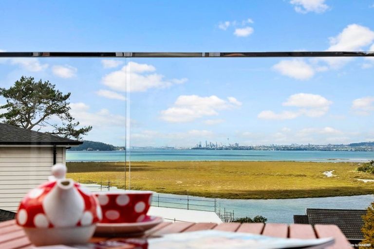 Photo of property in 195 West Harbour Drive, West Harbour, Auckland, 0618