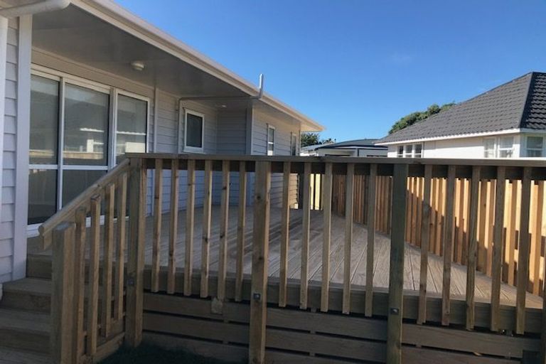 Photo of property in 21a Main Road, Titahi Bay, Porirua, 5022