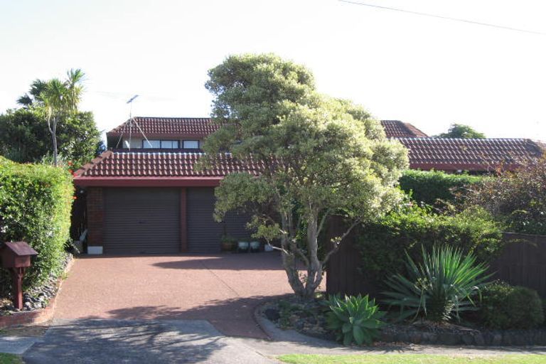 Photo of property in 1/330 Beach Road, Campbells Bay, Auckland, 0630