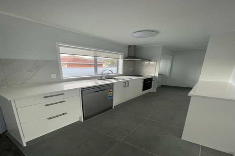 Photo of property in 1/40 Vodanovich Road, Te Atatu South, Auckland, 0610