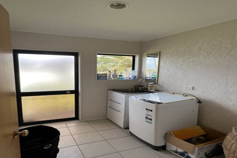 Photo of property in 1/994 Beach Road, Torbay, Auckland, 0630