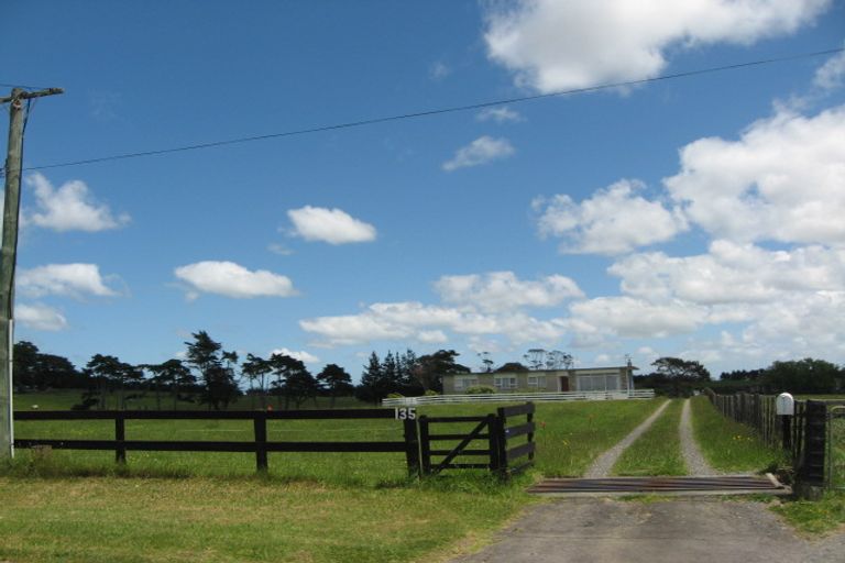 Photo of property in 135 Hamlin Road, Ardmore, Papakura, 2582