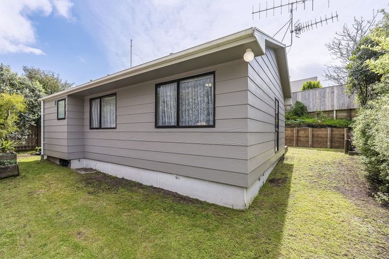 Photo of property in 1 Te Uruhi Grove, Paraparaumu, 5032
