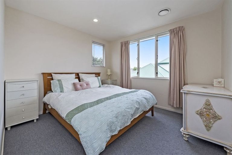 Photo of property in 6 Rosefield Lane, Northcote, Christchurch, 8052