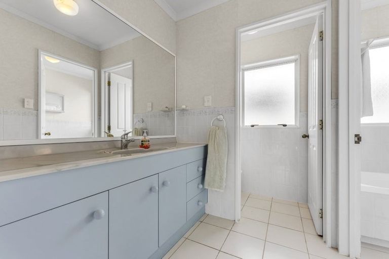 Photo of property in 8 Vanderbilt Parade, Albany, Auckland, 0632