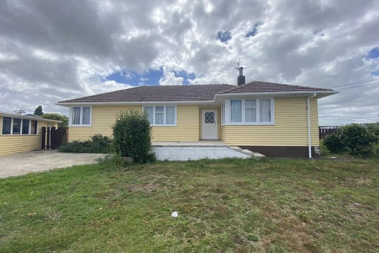 Photo of property in 2 Old Wairoa Road, Papakura, 2110