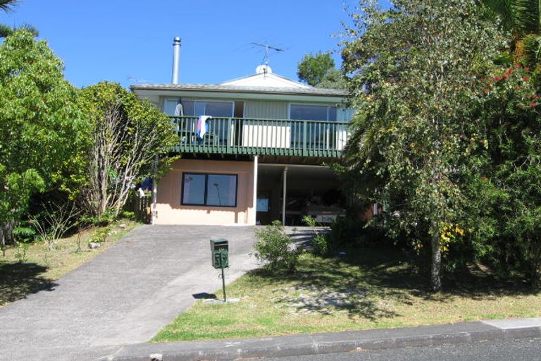 Photo of property in 10 Nor'east Drive, Northcross, Auckland, 0632