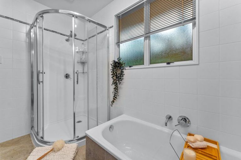 Photo of property in 15 Tableau Place, Totara Vale, Auckland, 0629