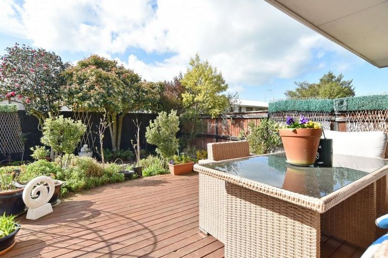 Photo of property in 2/5 Chadbury Street, Parklands, Christchurch, 8083