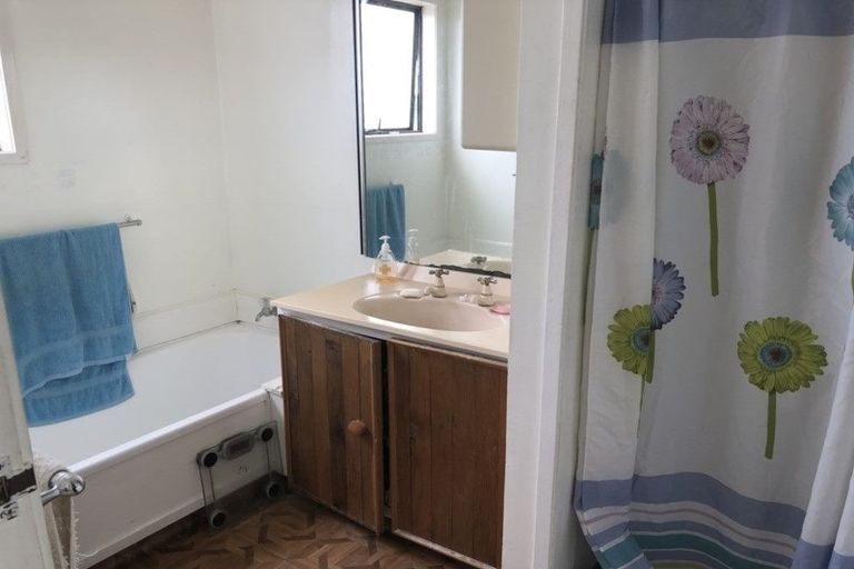 Photo of property in 3 Iris Place, Clendon Park, Auckland, 2103