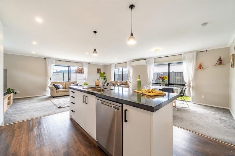 Photo of property in 36 Te Kaeaea Crescent, Wallaceville, Upper Hutt, 5018