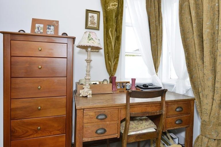 Photo of property in 57 Old Lake Road, Narrow Neck, Auckland, 0624